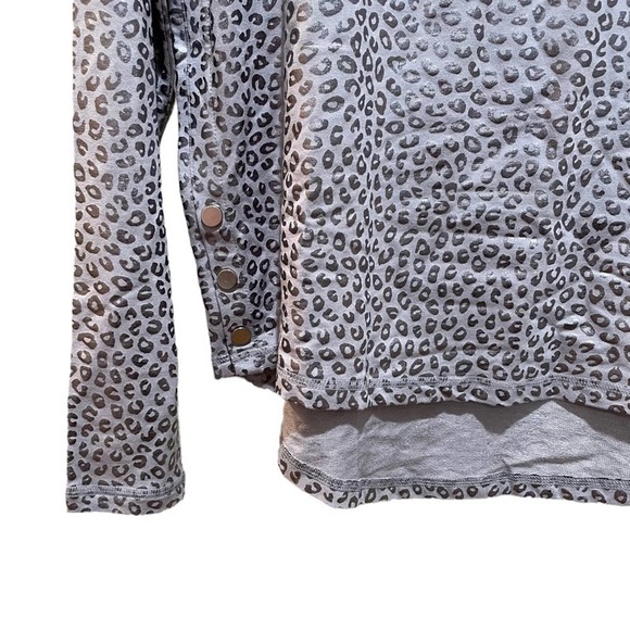 Zuda Leopard Print Metallic Long Sleeve Sweatshirt Top Silver Size Large - Picture 2 of 7